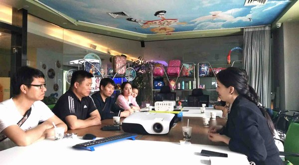 2018-5-24 开云kaiyun官网入口师生应邀赴郑州约克动漫公司参观学习.jpg